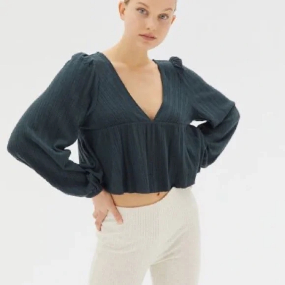 Urban Outfitters Dark Green Cropped Longsleeve Top
